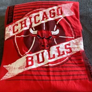 Chicago Bulls 2XL shirt